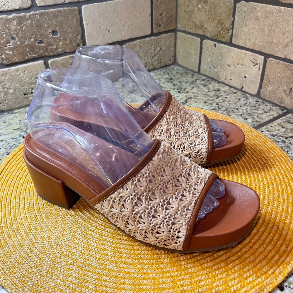 Aerosoles Brand New low block Slide in Natural Raffia .. Brand New